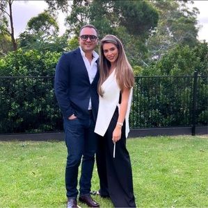 Meet your Posher, Mona